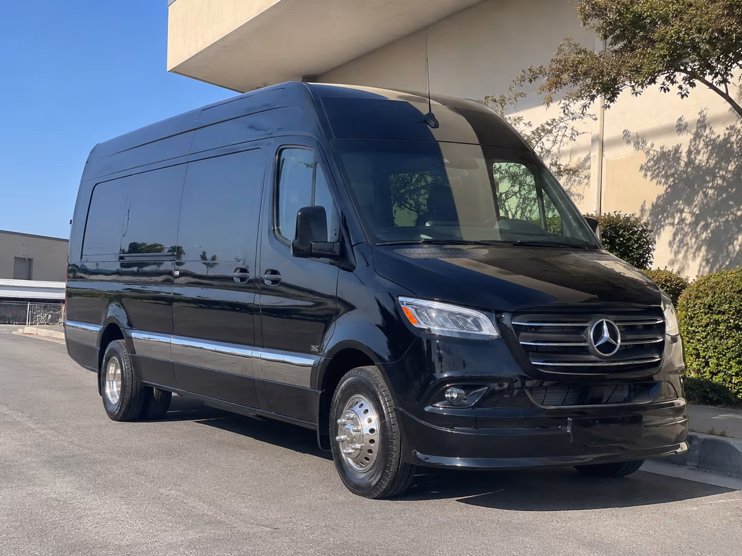 bus rental options for redwood city trips