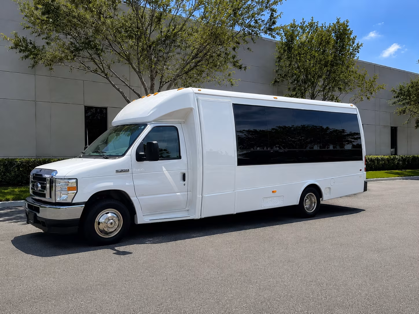 find the perfect transportation for your next airport transfer 2