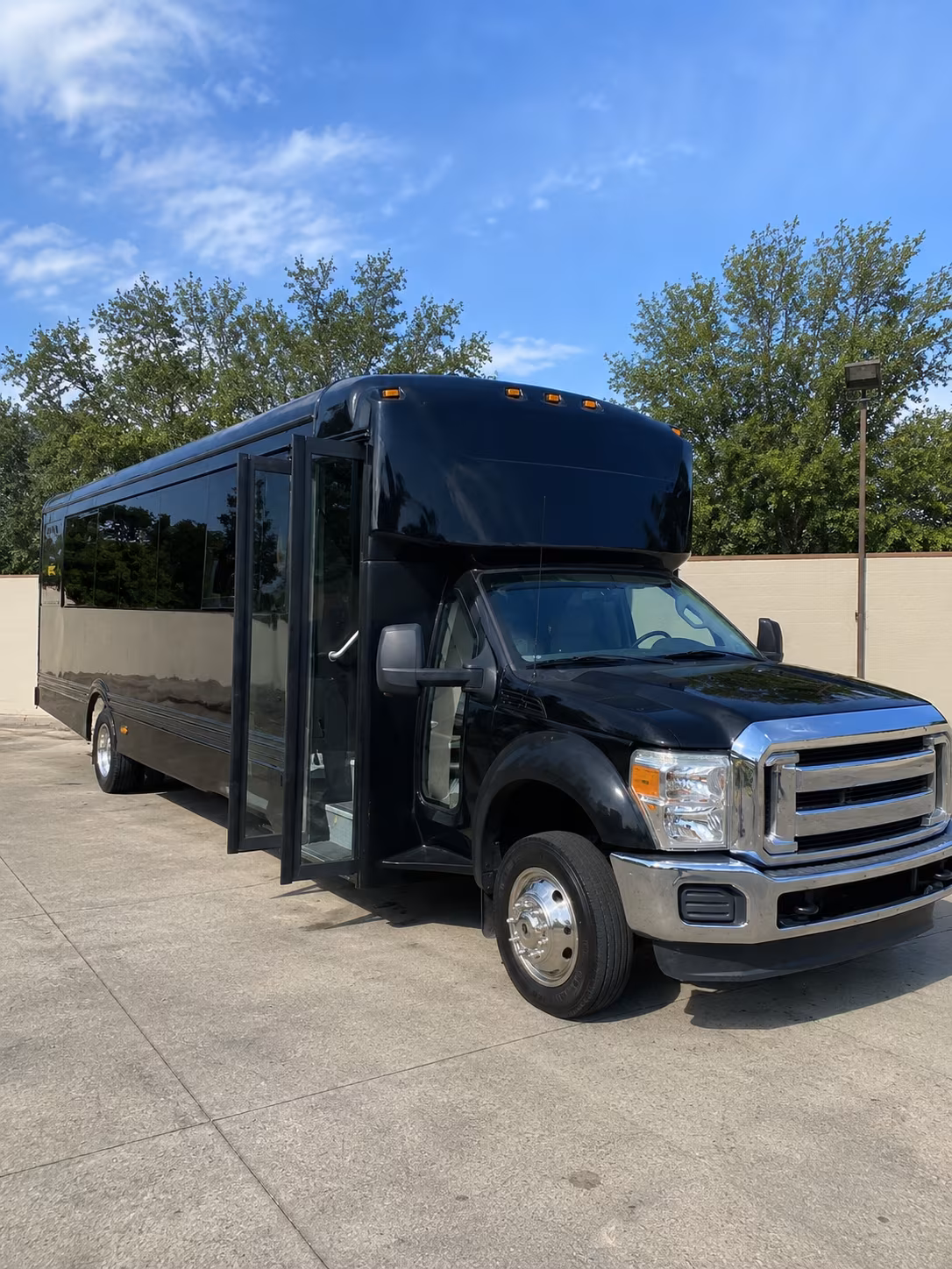 redwood city 20 passenger party bus